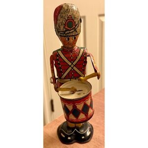 VINTAGE Tin MARX 'GEORGE THE DRUMMER BOY' WIND-UP DRUM MAJOR Works 9"